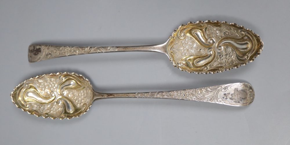 A pair of George III silver Old English pattern berry spoons, London, 1809, 22.2cm, 115 grams.